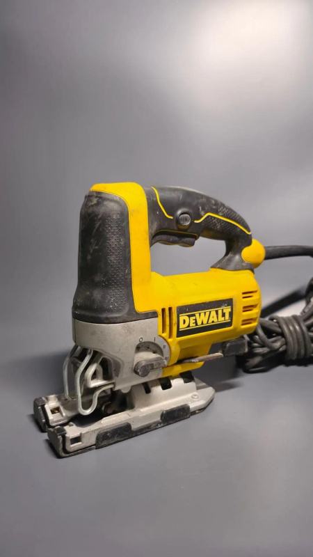 Электролобзик Dewalt DW349 ks